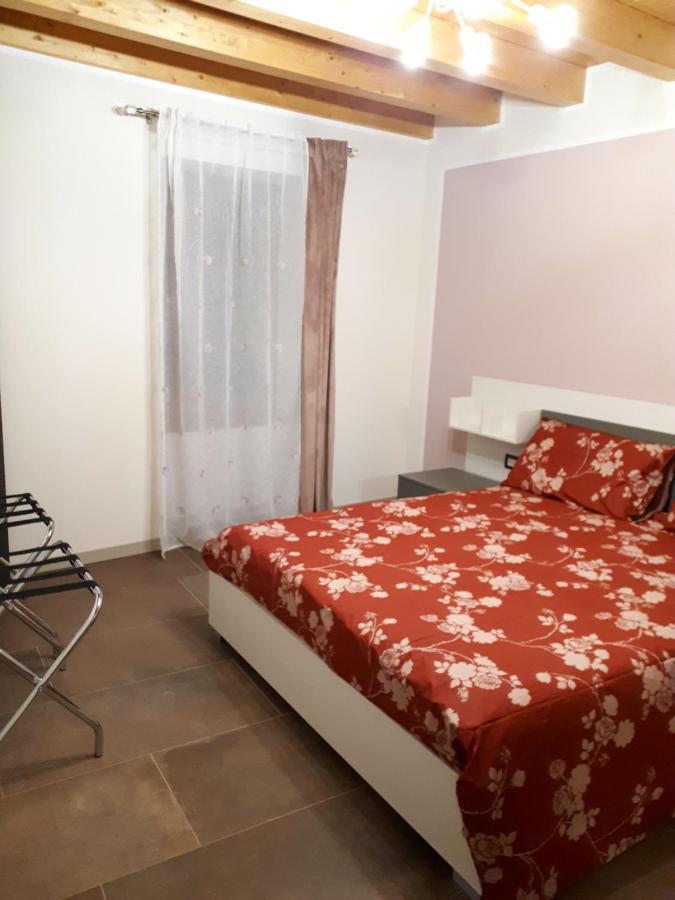 Dimora Rosso San Zeno - Wifi Veloce E Adatto Per Famiglie Verona Eksteriør billede