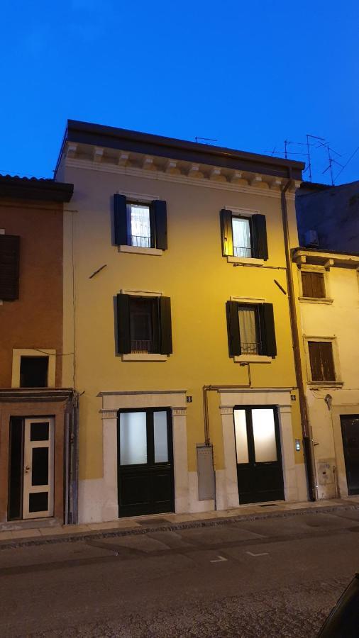 Dimora Rosso San Zeno - Wifi Veloce E Adatto Per Famiglie Verona Eksteriør billede