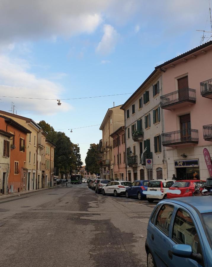 Dimora Rosso San Zeno - Wifi Veloce E Adatto Per Famiglie Verona Eksteriør billede